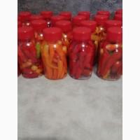 Маринований в оцті перець чилі