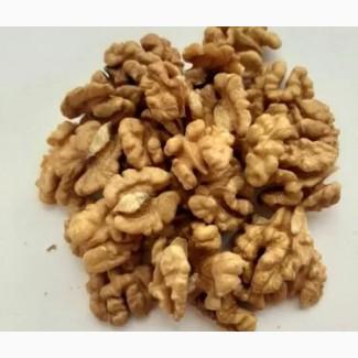 Купуємо оптом чищений сухий волоський горіх