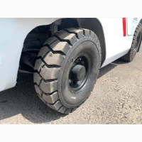 Газ-бензиновий навантажувач TCM (Nissan) з позиціонером, 2017 року. Модель: FGE18T5