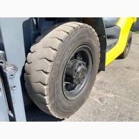 Вилковий автонавантажувач Komatsu з бічним зміщенням. Модель: FG25C-15