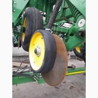Сеялка точного высева пневматическая John Deere 1745