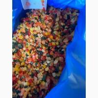 Горіхи та сухофрукти в асортименті