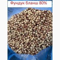 Горіхи та сухофрукти в асортименті