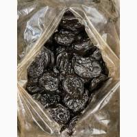 Горіхи та сухофрукти в асортименті