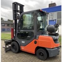 Вилковий навантажувач Toyota 06-8FGJ35F 2017 року кабіна з захватом