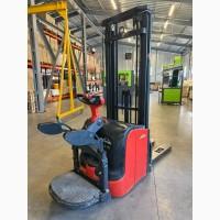 Штабелер поводковий 1.6т. Linde з платформою 5400 мм підйом