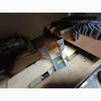 Кутник універсальний оцинкований з ребром жорсткості 145×145×95 (2, 5 мм)