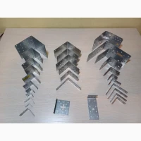 Кутник універсальний оцинкований з ребром жорсткості 145×145×95 (2, 5 мм)